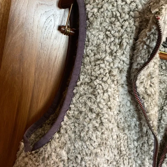 True Grit Sherpa vest - Picture 3 of 7